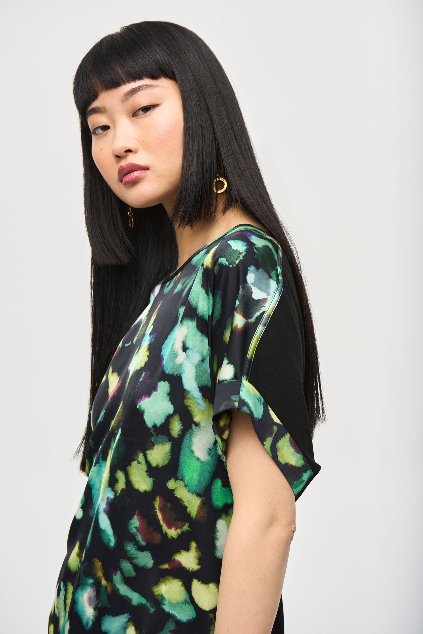 Satin Front Abstract Print Short Sleeve Top | Black Multi