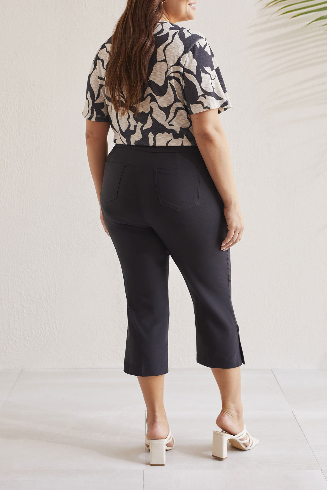 Copy of Flatten It 22" Capri W/ Buttons | Black-Plus size